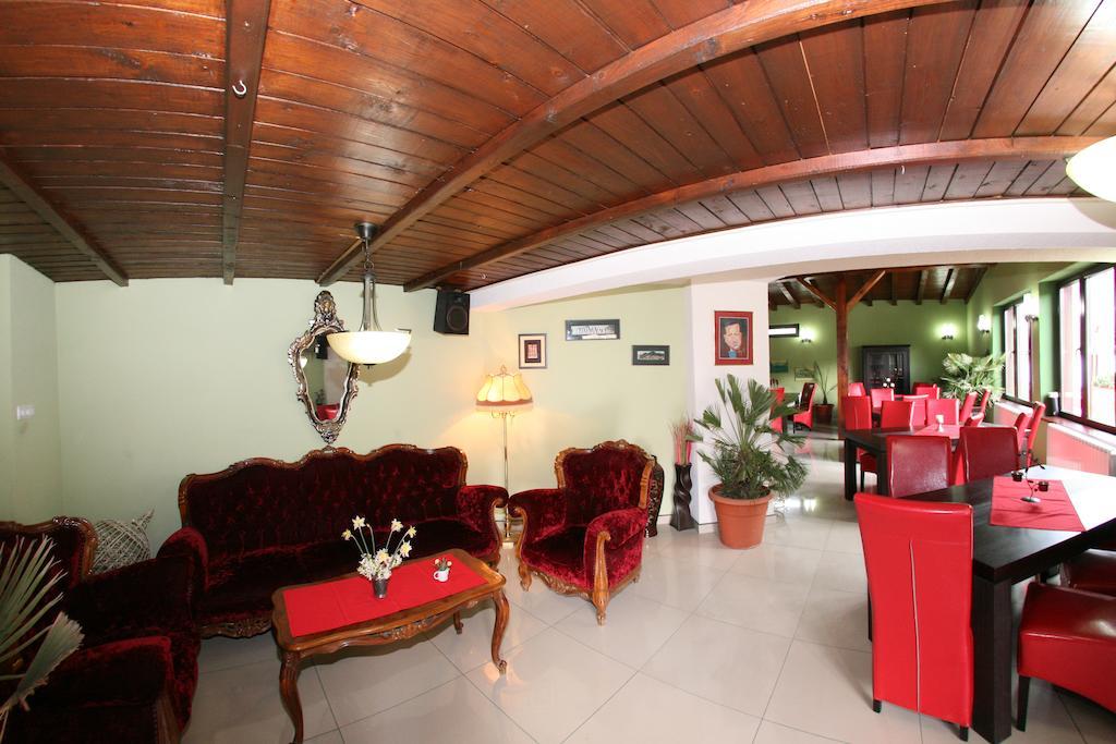 Pensiunea El Plazza เบยเล เฮร์คูลาเน ภายนอก รูปภาพ